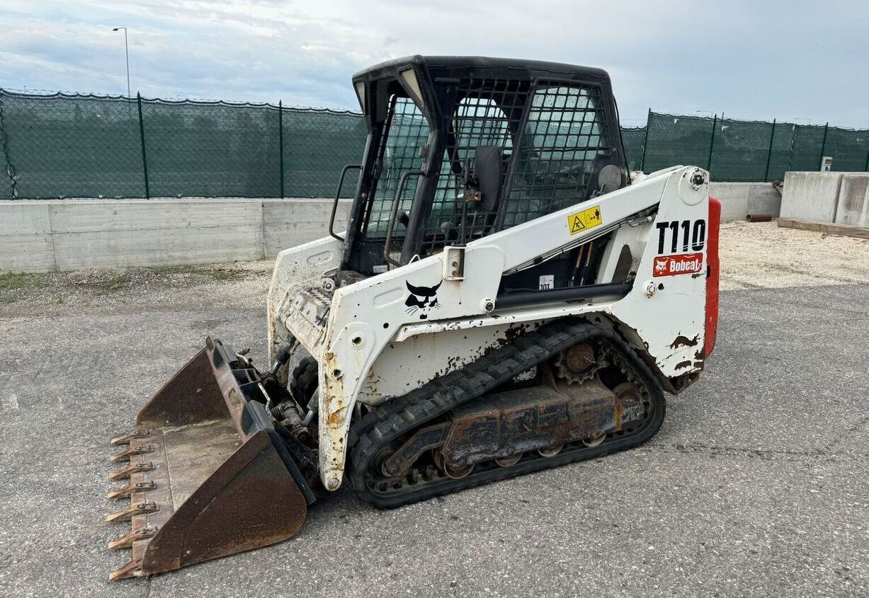 compact-track-loaders