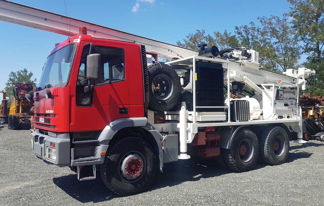 mobile-drill-rig-trucks