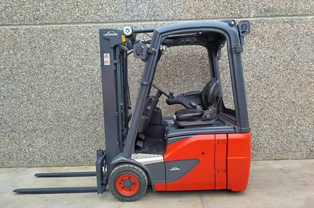 three-wheel-forklifts